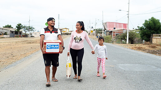 Nahrungsmittelpakete für schwangere und stillende Mütter in Ecuador Nahrungsmittelpakete für schwangere und stillende Mütter in Ecuador