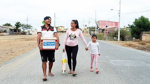 Nahrungsmittelpakete für schwangere und stillende Mütter in Ecuador Nahrungsmittelpakete für schwangere und stillende Mütter in Ecuador