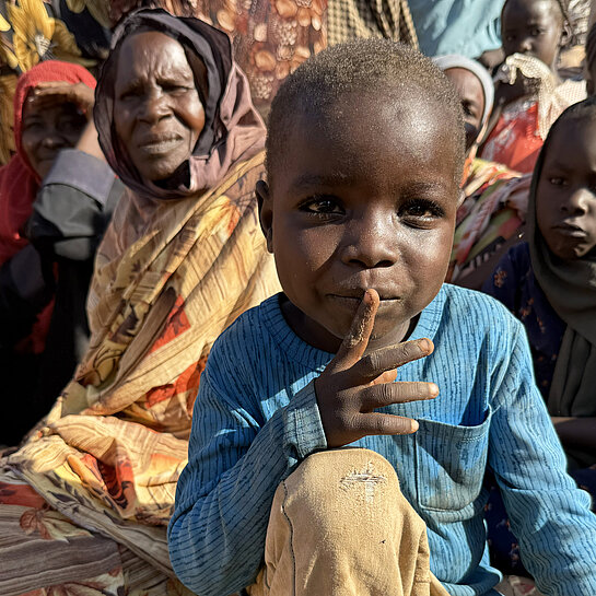 Porträt eines Kindes in einem Camp.