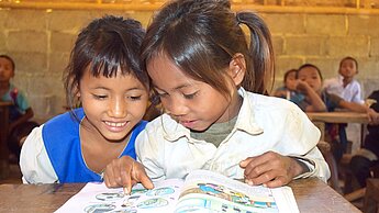 Plan unterstützt in Laos Kinder ethnischer Minderheiten unter anderem dabei, Zugang zu Bildung zu erhalten. © Plan International