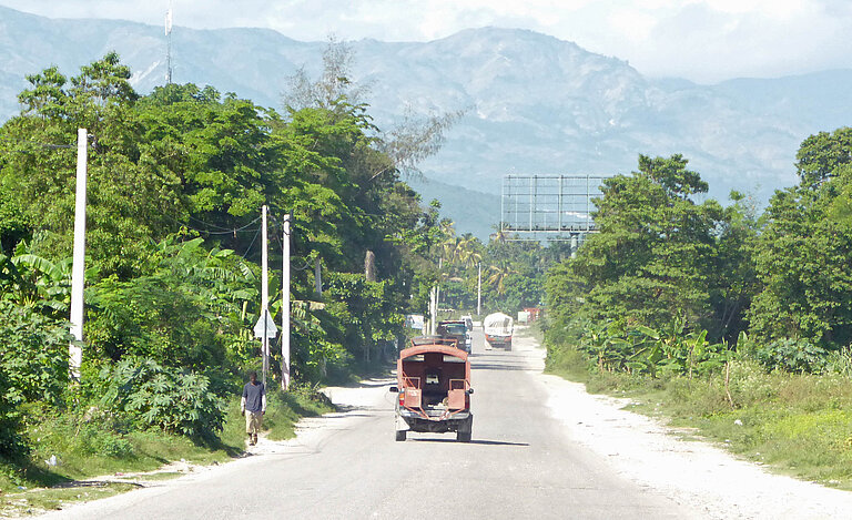 Über die Fernstraße No.2 rollt der Verkehr von Port-au-Prince in den Westen und Süden des Landes