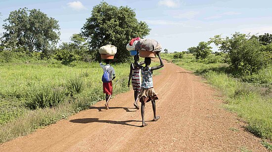 Lange Wege sind Normalität für Mädchen in Südsudan.