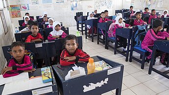 Ein Schwerpunkt der humanitären Hilfe von Plan ist Bildung. © Plan / Fauzan Ijazah