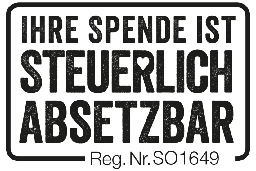 Das Logo zeigt auf weißem Grund die schwarze Schrift: "Ihre Spende ist steuerlich absetzbar. Reg.Nr. SO1649". Das "R" in "steuerlich" enthält eine Herzform.