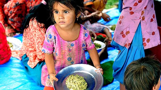 Unsere Nothilfe konzentriert sich auf die Unterstützung von Kindern. Dazu zählt beispielsweise die Versorgung mit Hygiene- und Lebensmitteln.