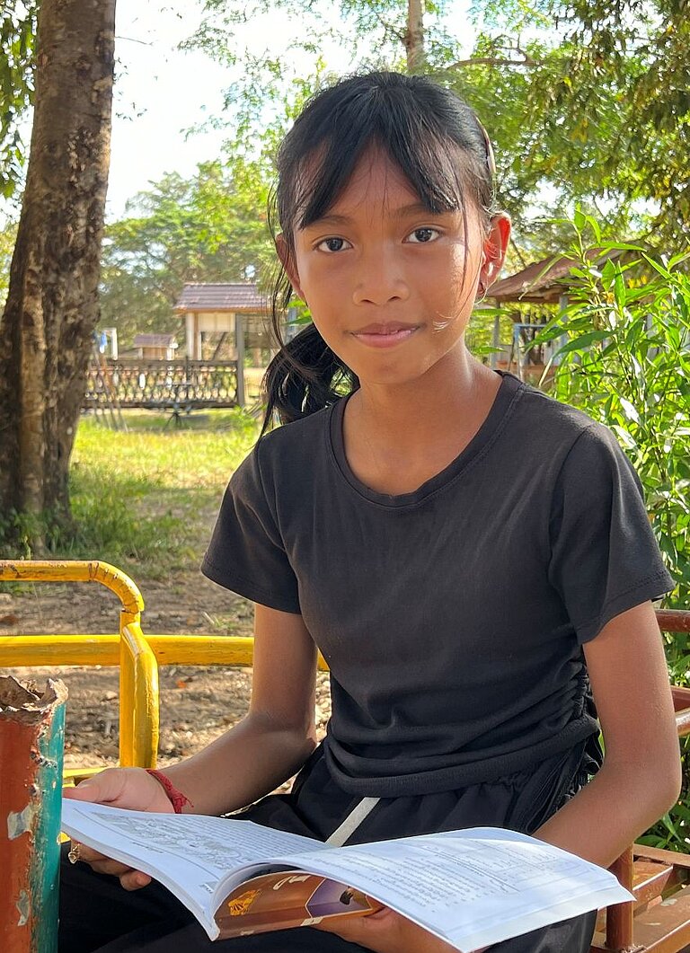 Sonita lernt draußen