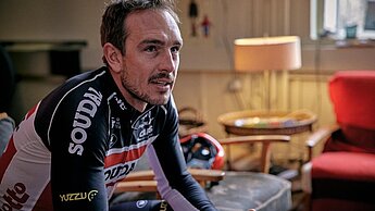 John Degenkolb unterstützt die Nothilfe nach Hochwasser von Plan International.