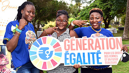Junge Aktivist:innen machen sich in Togo für ihre Rechte stark.