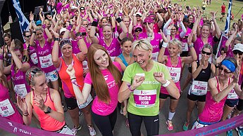 Laufen und walken: Insgesamt sind 5.000 Teilnehmerinnen gestartet. © CRAFT Women's Run / Norbert Wilhemi
