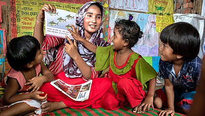 Schon im Kindergarten lernen die Mädchen und Jungen mehr über ihre Rechte. © Plan International / Mushfiqul Alam Schon im Kindergarten lernen die Mädchen und Jungen mehr über ihre Rechte. © Plan International / Mushfiqul Alam