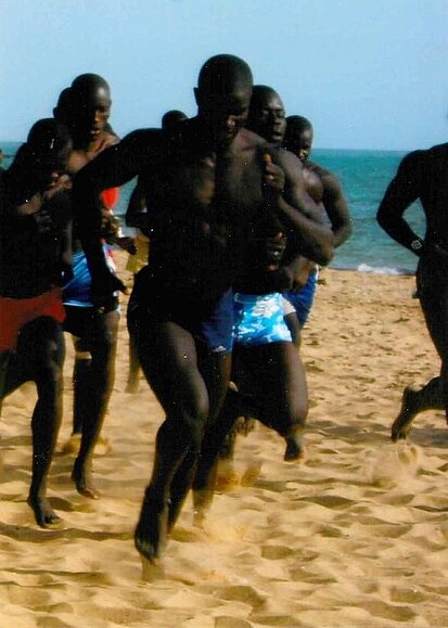 Ringkämpfer im Senegal beim Training Ringkämpfer im Senegal beim Training