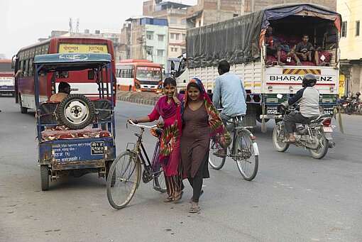 In Nepal leben viele Menschen von weniger als zwei US-Dollar am Tag Eine Straßenszene in Nepal