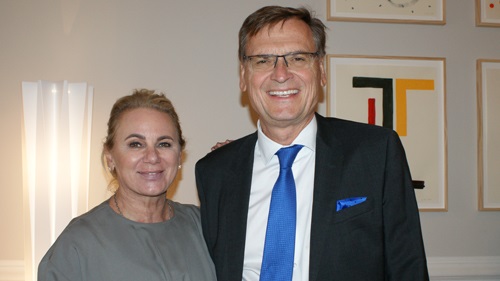 Fr. Klausnitzer und Hr. Kralinger, Vizepräsident VÖZ (c) Plan International Fr. Klausnitzer und Hr. Kralinger, Vizepräsident VÖZ (c) Plan International