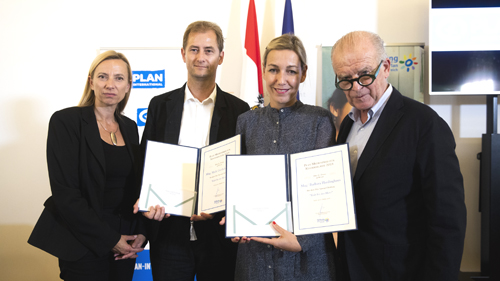 Preisträger mit Bundesministerin und Vorstandsmitglied (c) BKA Christopher Dunker Preisträger mit Bundesministerin und Vorstandsmitglied (c) BKA Christopher Dunker