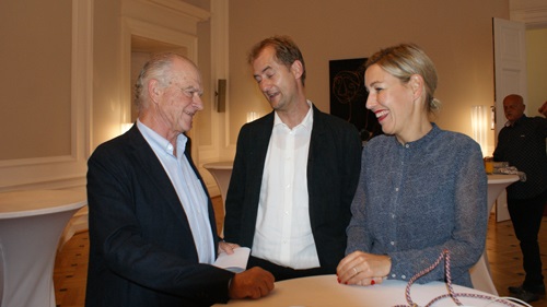 Rudi Klausnitzer mit den Preisträgern Hr. Großekathöfer und Fr. Hardinghaus (c) Plan International Rudi Klausnitzer mit den Preisträgern Hr. Großekathöfer und Fr. Hardinghaus (c) Plan International