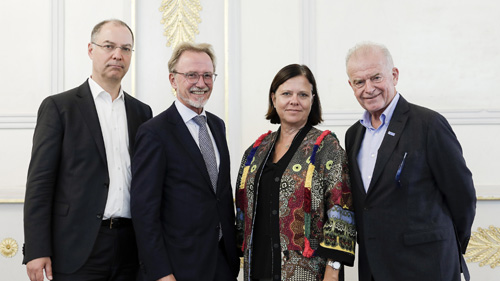 Vorstände der gemeinnützigen Privatstiftung Hilfe mit Plan Österreich - Friedrich Jergitsch, Gerhard Feuchtmüller (stellv. Vorsitzende), Susanne Bixner (Vorsitzende), Rudi Klausnitzer (c) BKA/Andy Wenzel