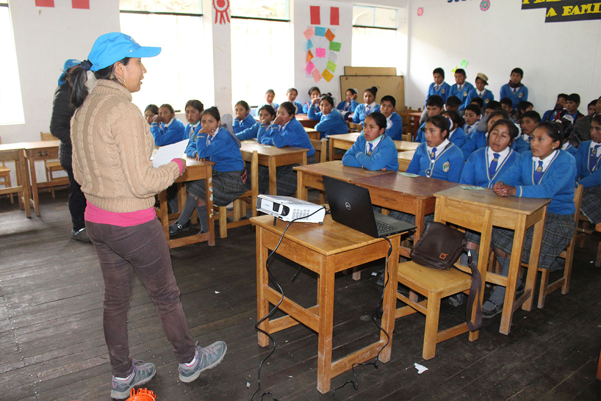 Workshop im Rahmen des Projekts "Mädchennetzwerke" in Peru