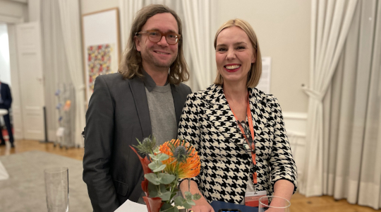 Preisträger Sebastian Hofer mit Begleitung (c) Stiftung Hilfe mit Plan Österreich