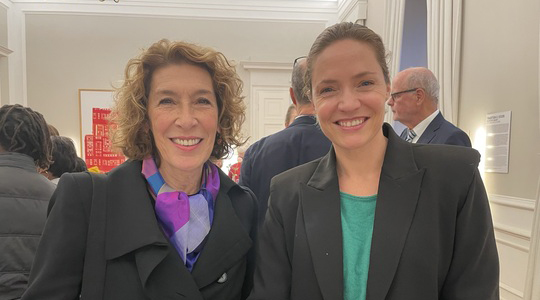 Adele Neuhauser und Patricia Aulitzky (c) Stiftung Hilfe mit Plan Österreich