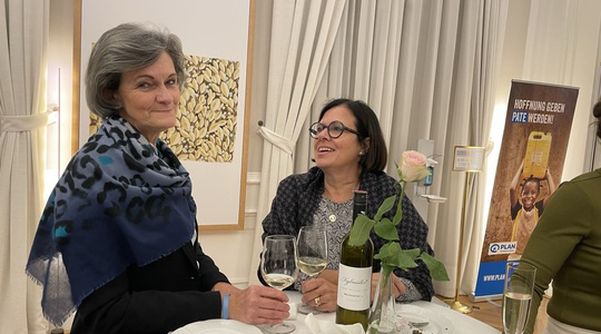 Beatrice Schobesberger und Susanne Bixner (c) Stiftung Hilfe mit Plan Österreich