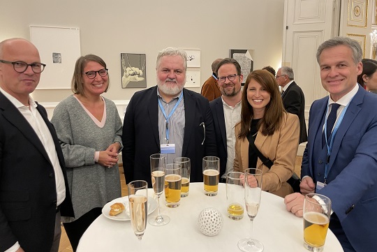 Markus Mair, Elisabeth Schaffelhofer-Garcia Marquez, Johannes Bruckenberger, Jochen Prüller, Vanessa Böttcher, Tarek Leitner (c) Stiftung Hilfe mit Plan